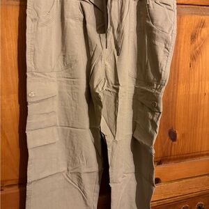 Light Khaki Cargo Capris with Utility Pockets